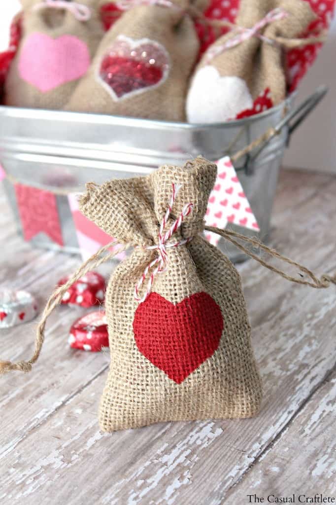 DIY Valentine's Day Gift Bag #burlap #Valentines #giftbags #DIY #treatbags