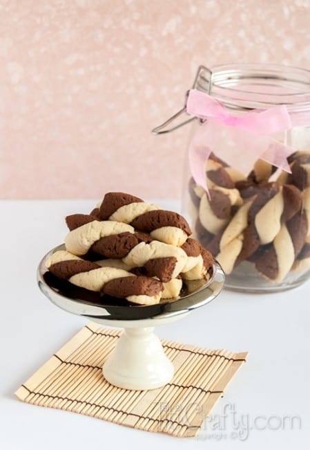 Vanilla-Moka-Twirl-Cookies-Recipe-easy-449x650