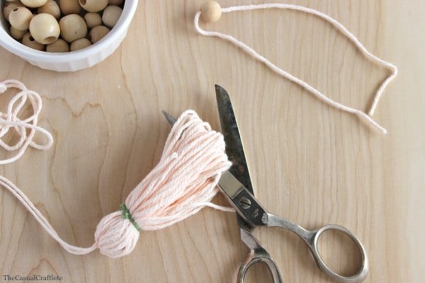 How To Make a Tassel out of Yarn - Making Manzanita