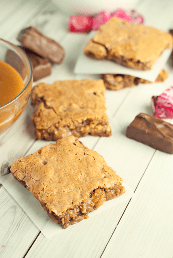 Salted-Caramel-Snickers-Cookie-Bars-3