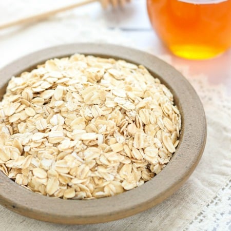 Natural oatmeal face mask