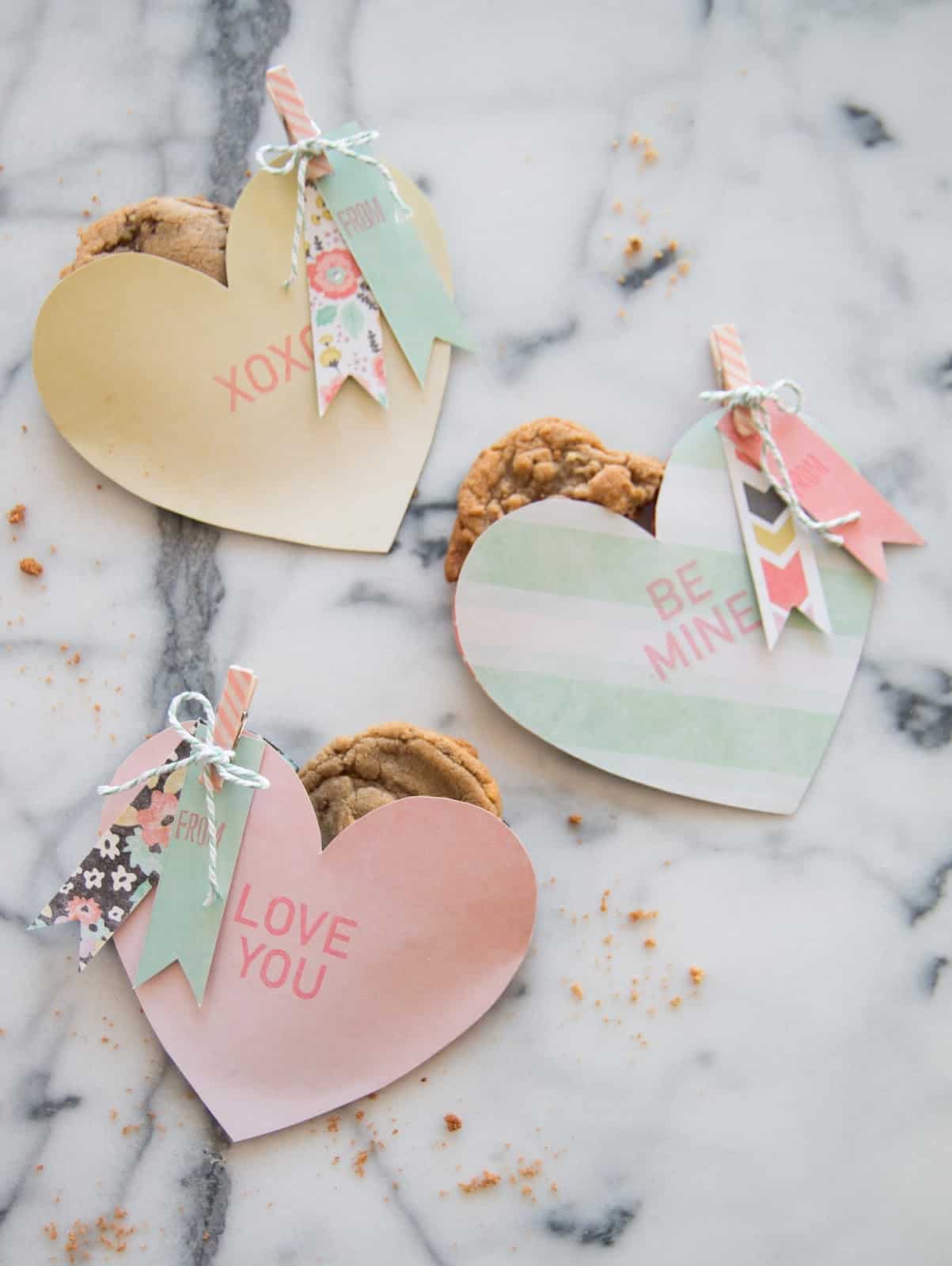 DIY-Valentine-Heart-Cookie-Pouch-29