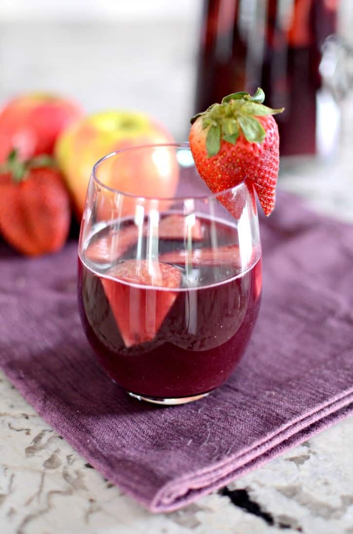 almond-tequila-sangria-with-strawberries-725x1095