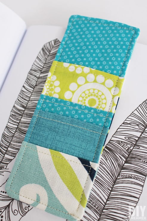 How-to-sew-a-fabric-bookmark