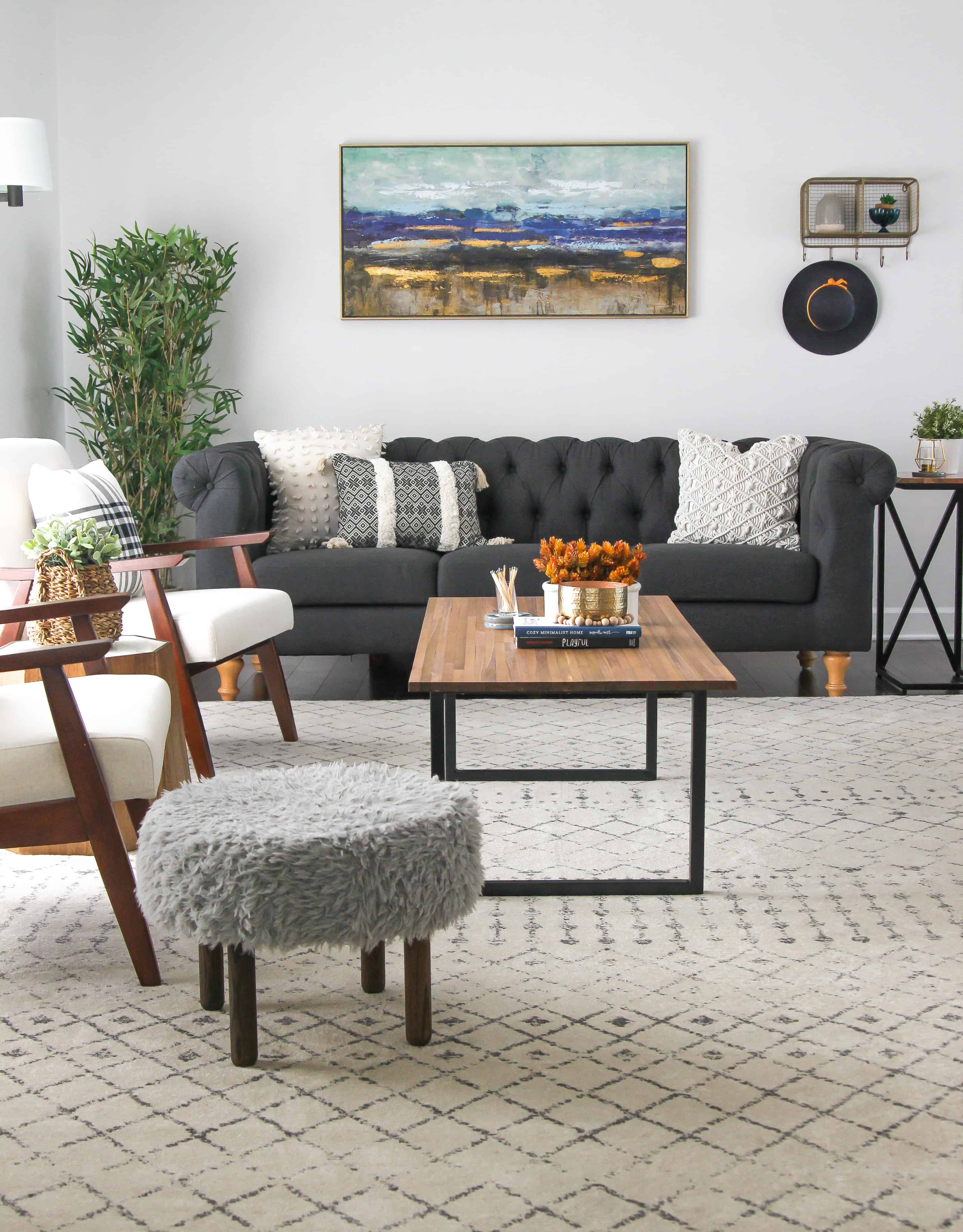 How To Create A Living Room That You and Your Guests Will Love. Simple ideas to end up with a living room that you and your guests will love. #livingroom #homedecor #interiordesign #modern #traditional #livingroomdecor #oneroomchallenge