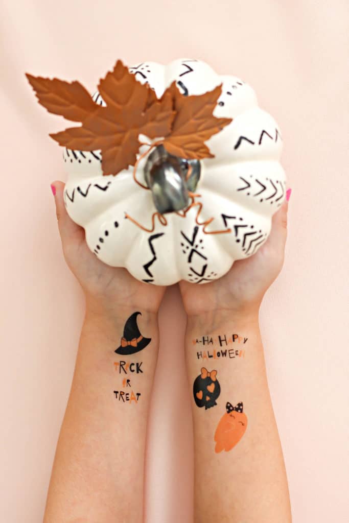 Looking for a cute, non-candy Halloween treat for your child to take to school? Learn how to make your own cute printable Halloween tattoos. #halloween #temporarytattoos #halloweentattoos #howtomaketemporarytattoos #tattoopaper