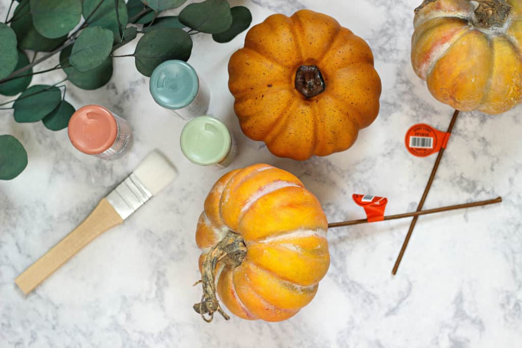 Painting pumpkins in calming colors is a great way to incorporate seasonal decor into your home for the season and save money at the same time. Learn how to easily create lovely muted tones pumpkins with the simple tutorial. #diypumpkin #pumpkins #mutedtones #falldecor #diyfalldecor