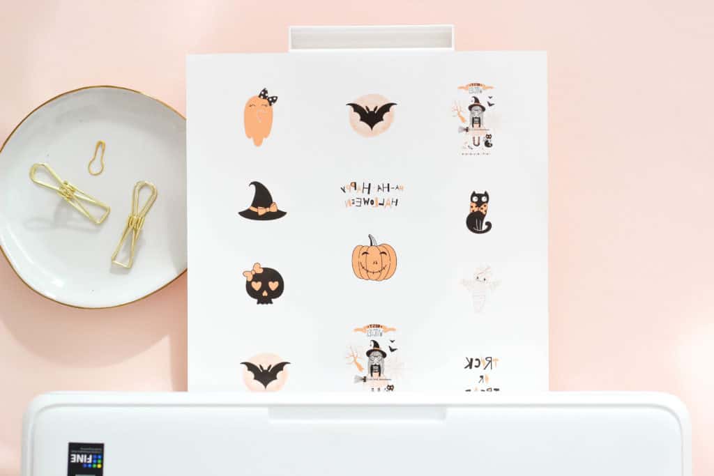 Looking for a cute, non-candy Halloween treat for your child to take to school? Learn how to make your own cute printable Halloween tattoos. #halloween #temporarytattoos #halloweentattoos #howtomaketemporarytattoos #tattoopaper
