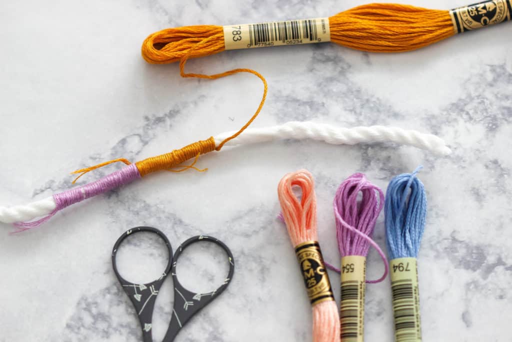 Learn How To Make A Colorful, Fun Rope And Yarn Keychain using regular household items like cotton and embroidery thread. #diy #keychain #howtomake #yarn #kidscrafts