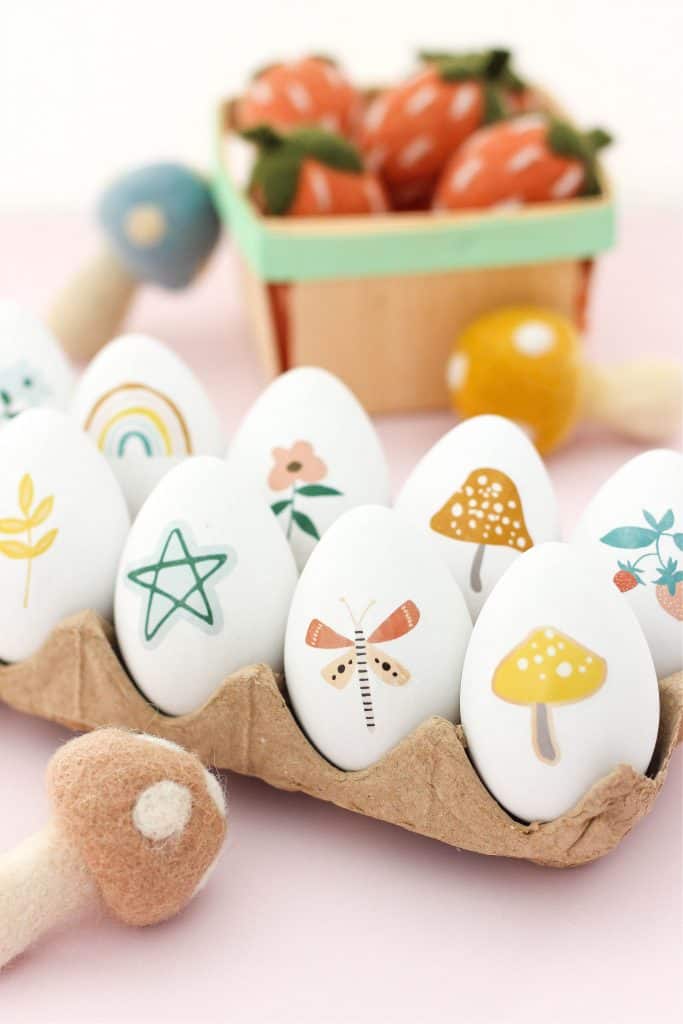 Learn how to make, cute, easy and mess free Easter eggs using temporary tattoos. Just a few supplies and the eggs will be ready in minutes.