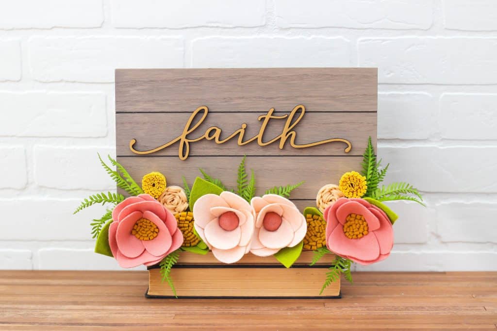 Today I’m sharing how to make a cute diy sign when you're not a diyer, no special tools or machines required. #diysign #woodsign #feltflowers #diy #craft #easycrafts